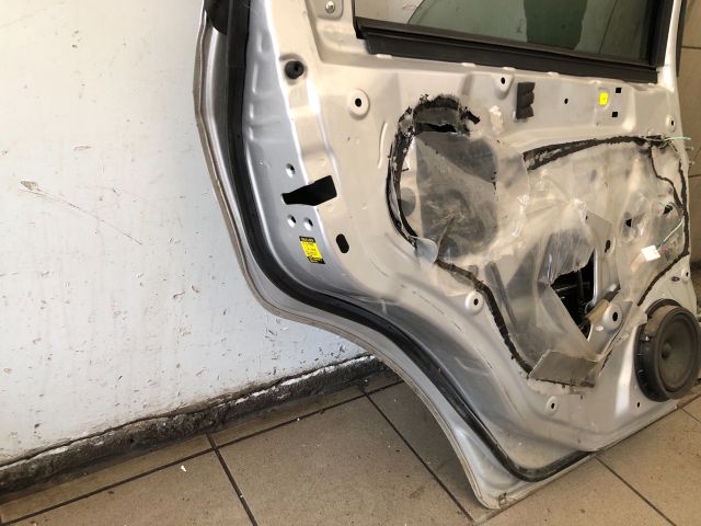 bontott SUZUKI SX4 Bal hátsó Ajtó (Üres lemez)