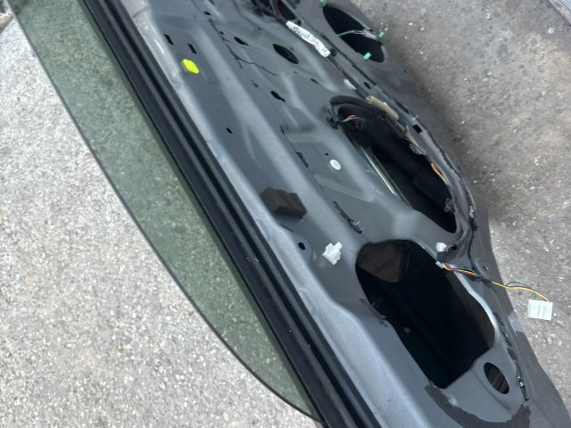 bontott SUZUKI SX4 Bal hátsó Ajtó (Üres lemez)