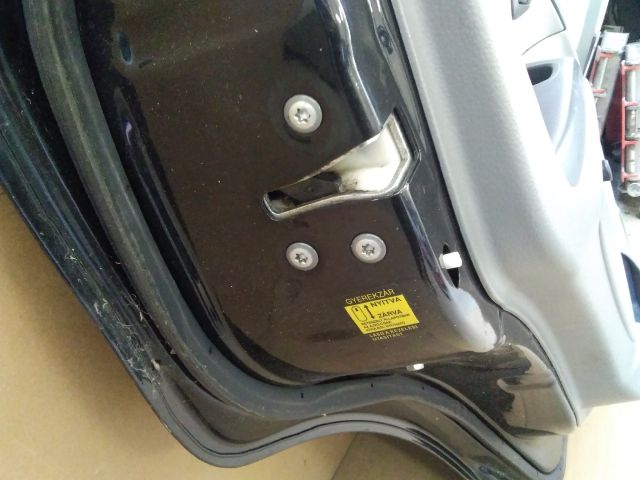 bontott SUZUKI SX4 Bal hátsó Ajtózár