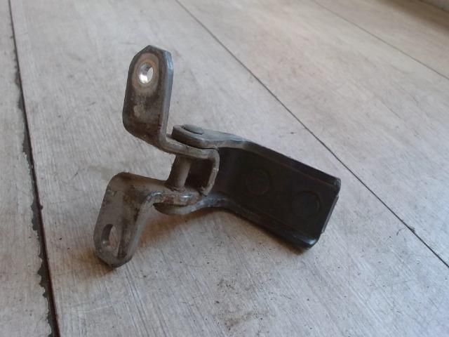 bontott SUZUKI SX4 Bal hátsó Alsó Zsanér