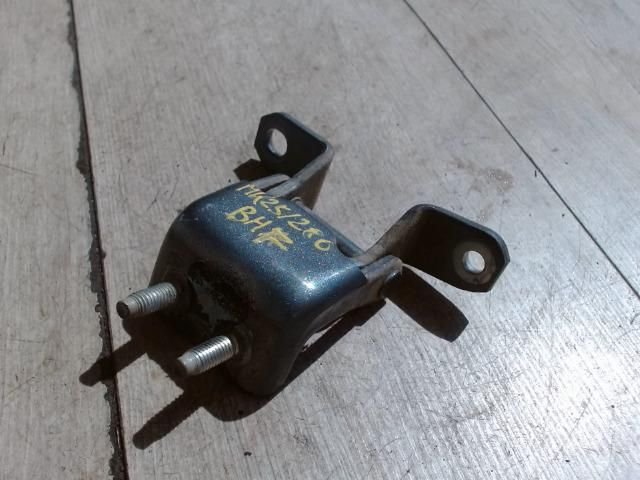 bontott SUZUKI SX4 Bal hátsó Felső Zsanér