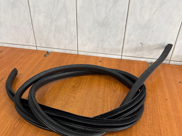 bontott SUZUKI SX4 Bal hátsó Gumikéder