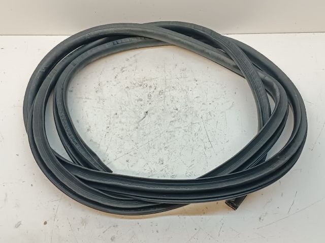 bontott SUZUKI SX4 Bal hátsó Gumikéder