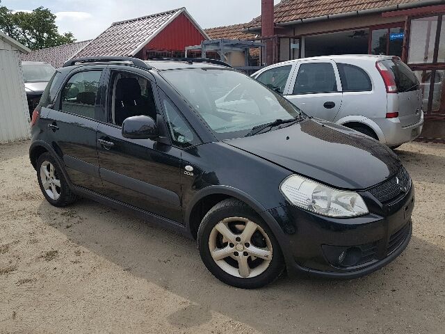 bontott SUZUKI SX4 Bal hátsó Gumikéder