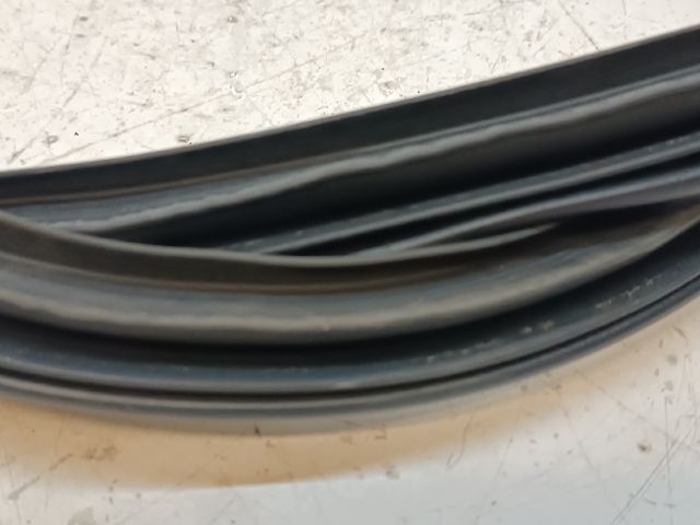 bontott SUZUKI SX4 Bal hátsó Gumikéder