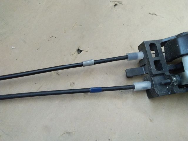 bontott SUZUKI SX4 Bal hátsó Kilincs Bowden