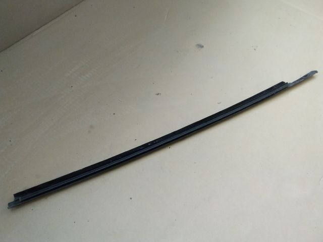 bontott SUZUKI SX4 Bal hátsó Vízlehúzó Gumicsík