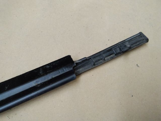 bontott SUZUKI SX4 Bal hátsó Vízlehúzó Gumicsík