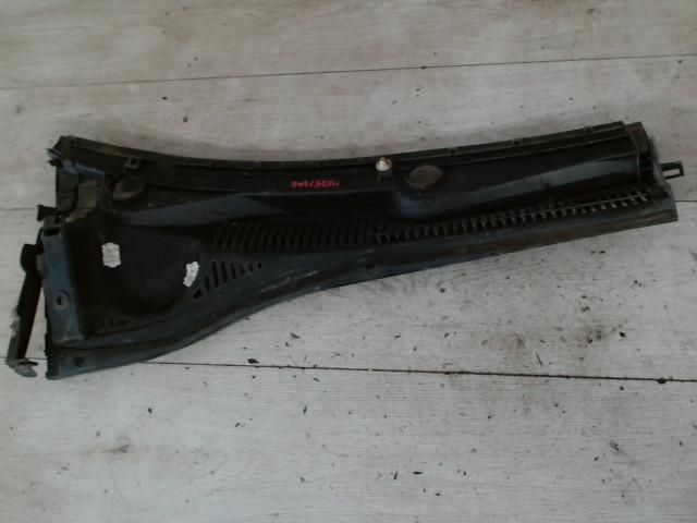 bontott SUZUKI SX4 Bal Levélrács Záróvég