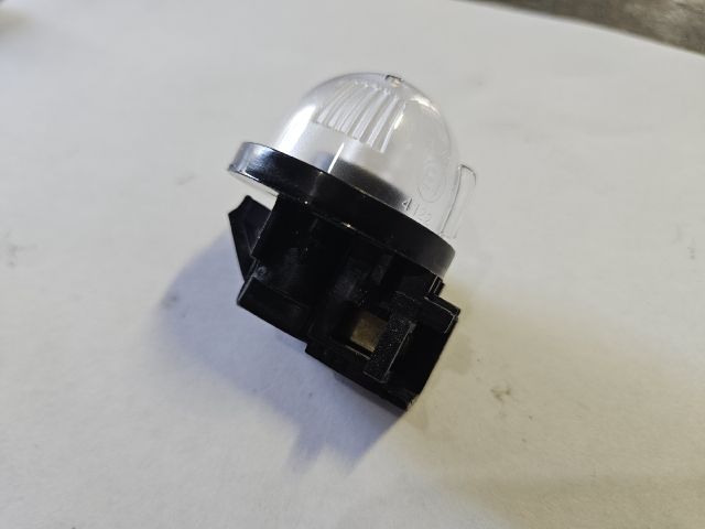 bontott SUZUKI SX4 Bal Rendszámtábla Világítás