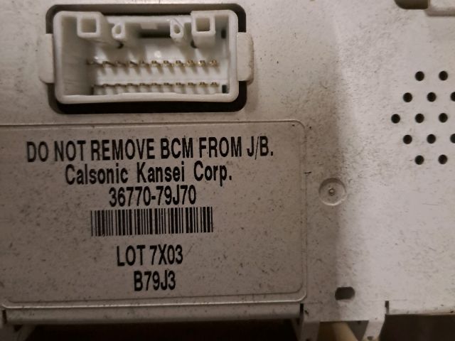 bontott SUZUKI SX4 Biztosítéktábla Utastér