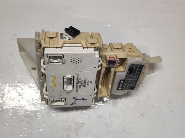 bontott SUZUKI SX4 Biztosítéktábla Utastér