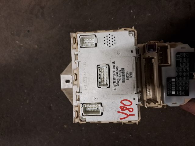 bontott SUZUKI SX4 Biztosítéktábla Utastér