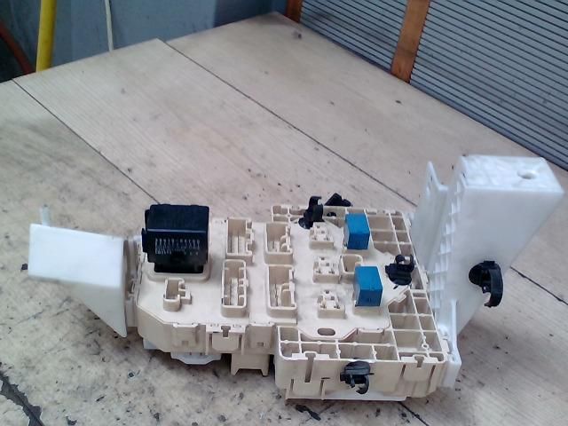 bontott SUZUKI SX4 Biztosítéktábla Utastér