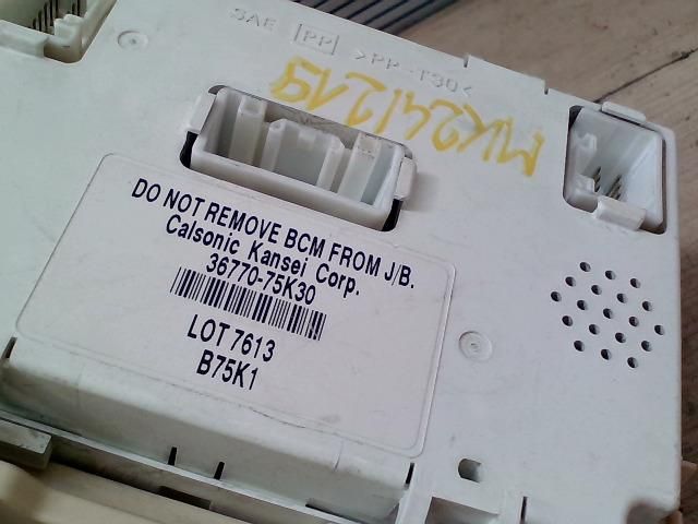 bontott SUZUKI SX4 Biztosítéktábla Utastér