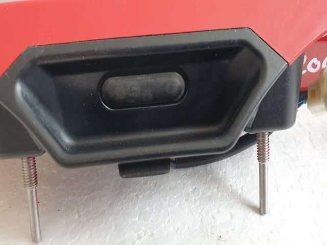 bontott SUZUKI SX4 Csomagtérajtó Kilincs