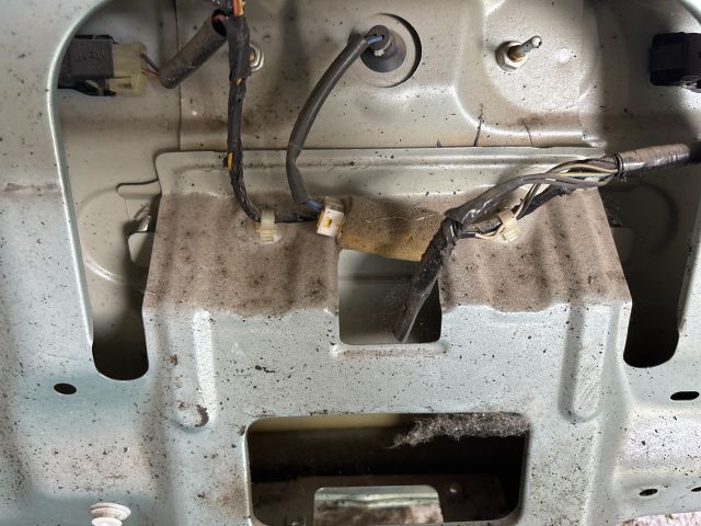 bontott SUZUKI SX4 Csomagtérajtó (Üres lemez)