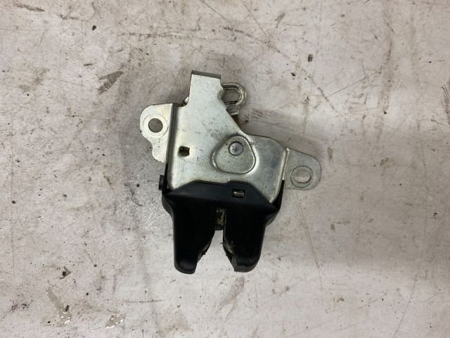 bontott SUZUKI SX4 Csomagtérajtó Zárszerkezet