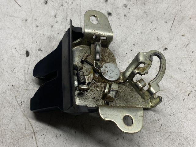 bontott SUZUKI SX4 Csomagtérajtó Zárszerkezet