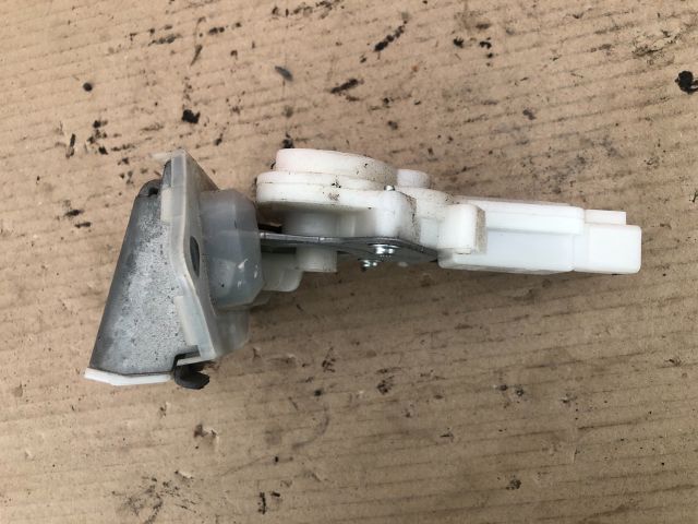 bontott SUZUKI SX4 Csomagtérajtó Zárszerkezet