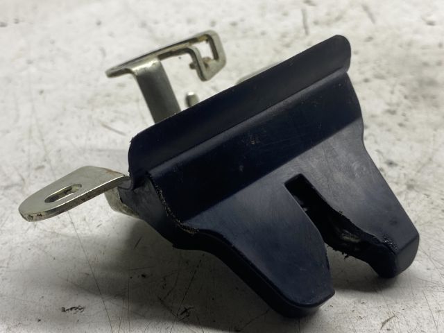 bontott SUZUKI SX4 Csomagtérajtó Zárszerkezet