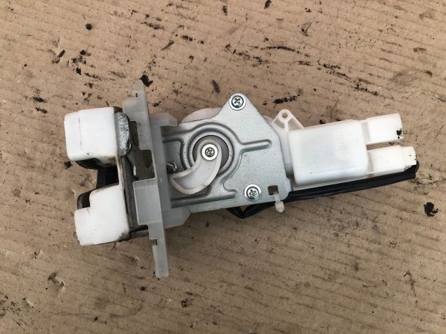 bontott SUZUKI SX4 Csomagtérajtó Zárszerkezet