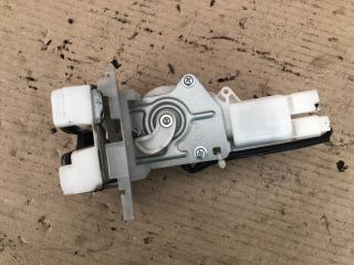 bontott SUZUKI SX4 Csomagtérajtó Zárszerkezet