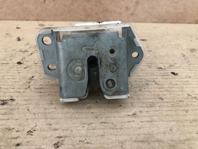 bontott SUZUKI SX4 Csomagtérajtó Zárszerkezet