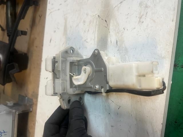 bontott SUZUKI SX4 Csomagtérajtó Zárszerkezet