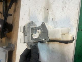 bontott SUZUKI SX4 Csomagtérajtó Zárszerkezet