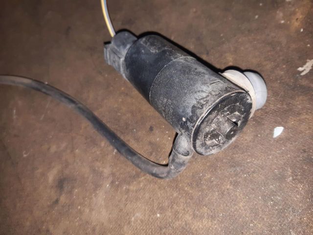 bontott SUZUKI SX4 Első Ablakmosó Szivattyú