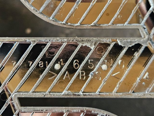 bontott SUZUKI SX4 Első Embléma