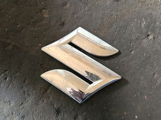 bontott SUZUKI SX4 Első Embléma