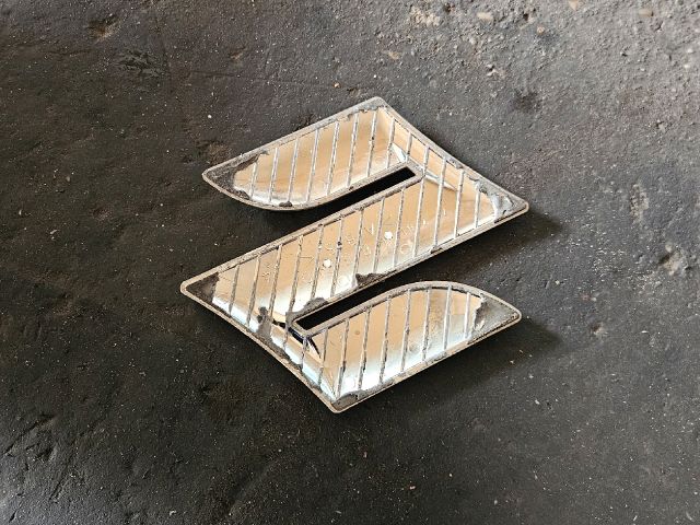 bontott SUZUKI SX4 Első Embléma