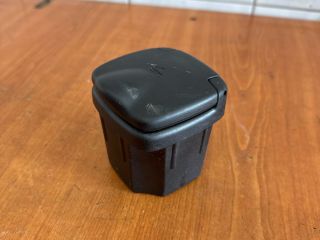 bontott SUZUKI SX4 Első Hamutartó