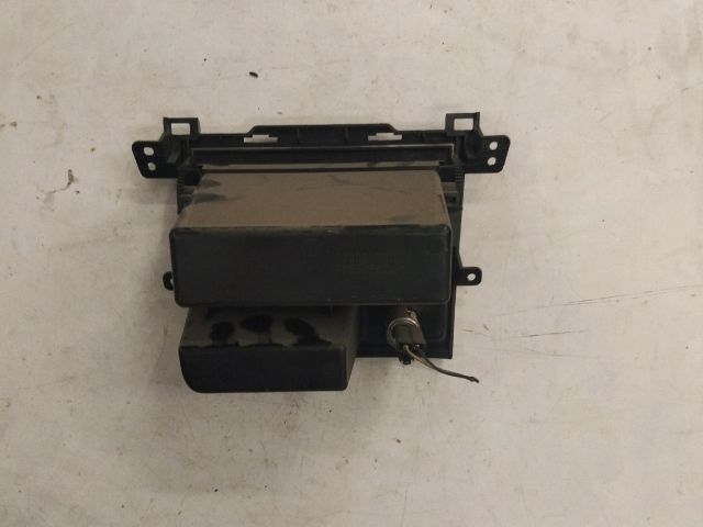 bontott SUZUKI SX4 Első Tároló Rekesz