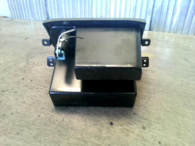 bontott SUZUKI SX4 Első Tároló Rekesz