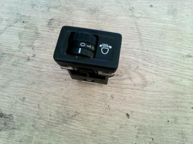 bontott SUZUKI SX4 Fényszórómagasság Állító Kapcsoló