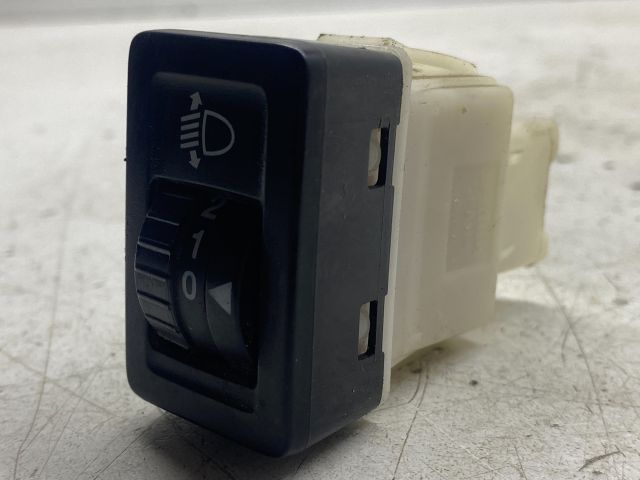 bontott SUZUKI SX4 Fényszórómagasság Állító Kapcsoló