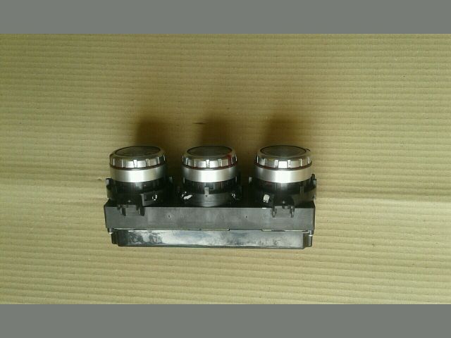 bontott SUZUKI SX4 Fűtéskapcsoló (digit klímás)