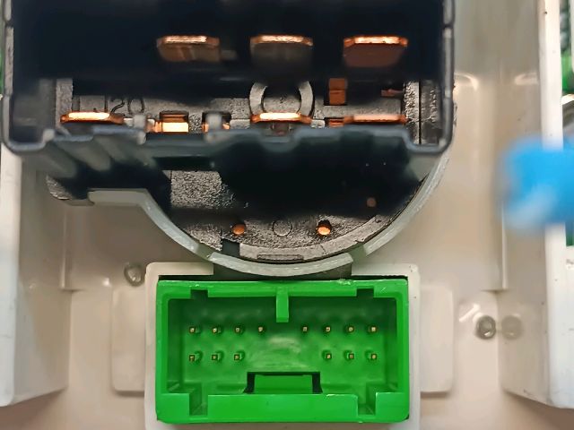 bontott SUZUKI SX4 Fűtéskapcsoló (manuális klímás)