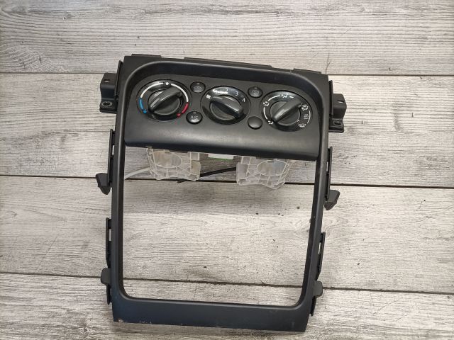 bontott SUZUKI SX4 Fűtéskapcsoló (manuális klímás)