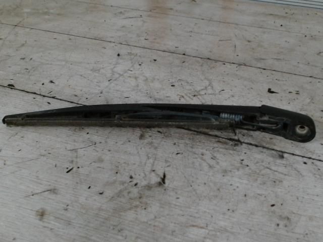bontott SUZUKI SX4 Hátsó Ablaktörlő Kar