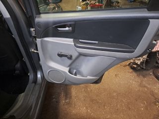 bontott SUZUKI SX4 Hátsó középső Biztonsági Öv