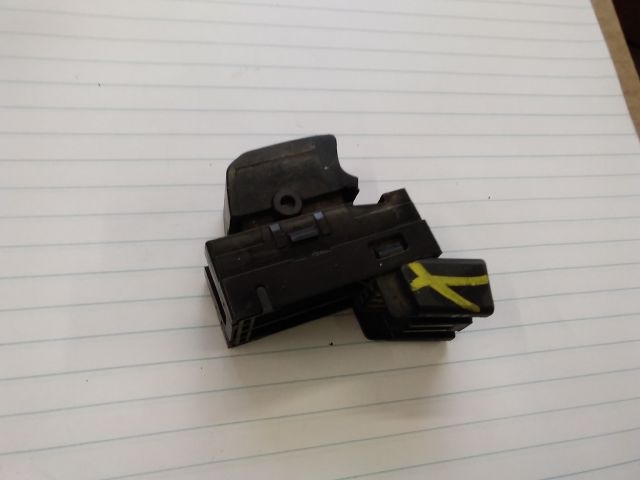 bontott SUZUKI SX4 Jobb első Ablakemelő Kapcsoló