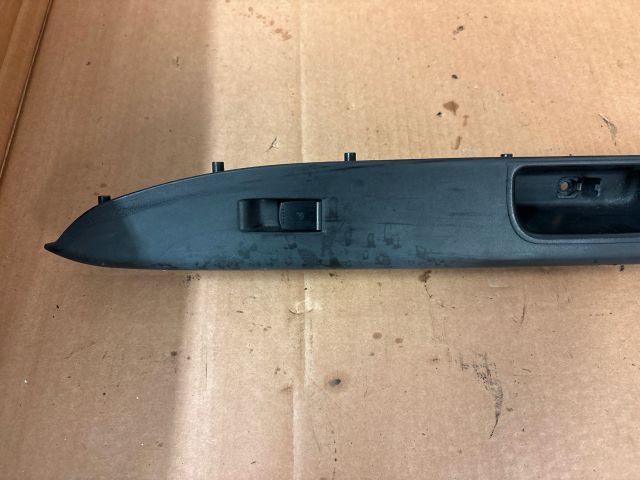 bontott SUZUKI SX4 Jobb első Ablakemelő Kapcsoló