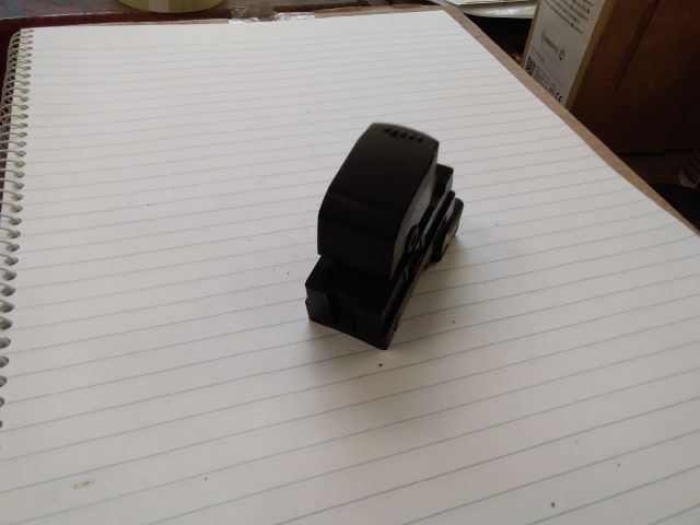 bontott SUZUKI SX4 Jobb első Ablakemelő Kapcsoló