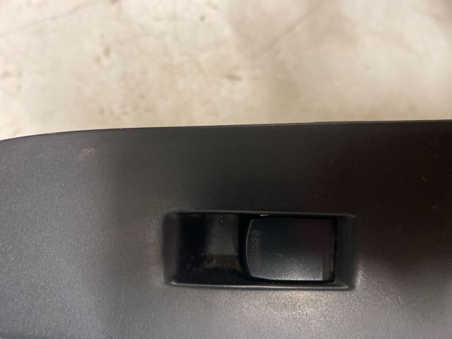 bontott SUZUKI SX4 Jobb első Ablakemelő Kapcsoló