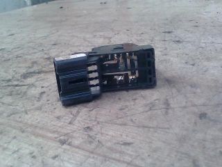 bontott SUZUKI SX4 Jobb első Ablakemelő Kapcsoló