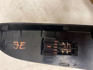 bontott SUZUKI SX4 Jobb első Ablakemelő Kapcsoló